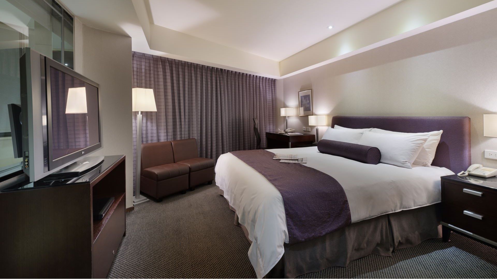 Corner Room with balcony1